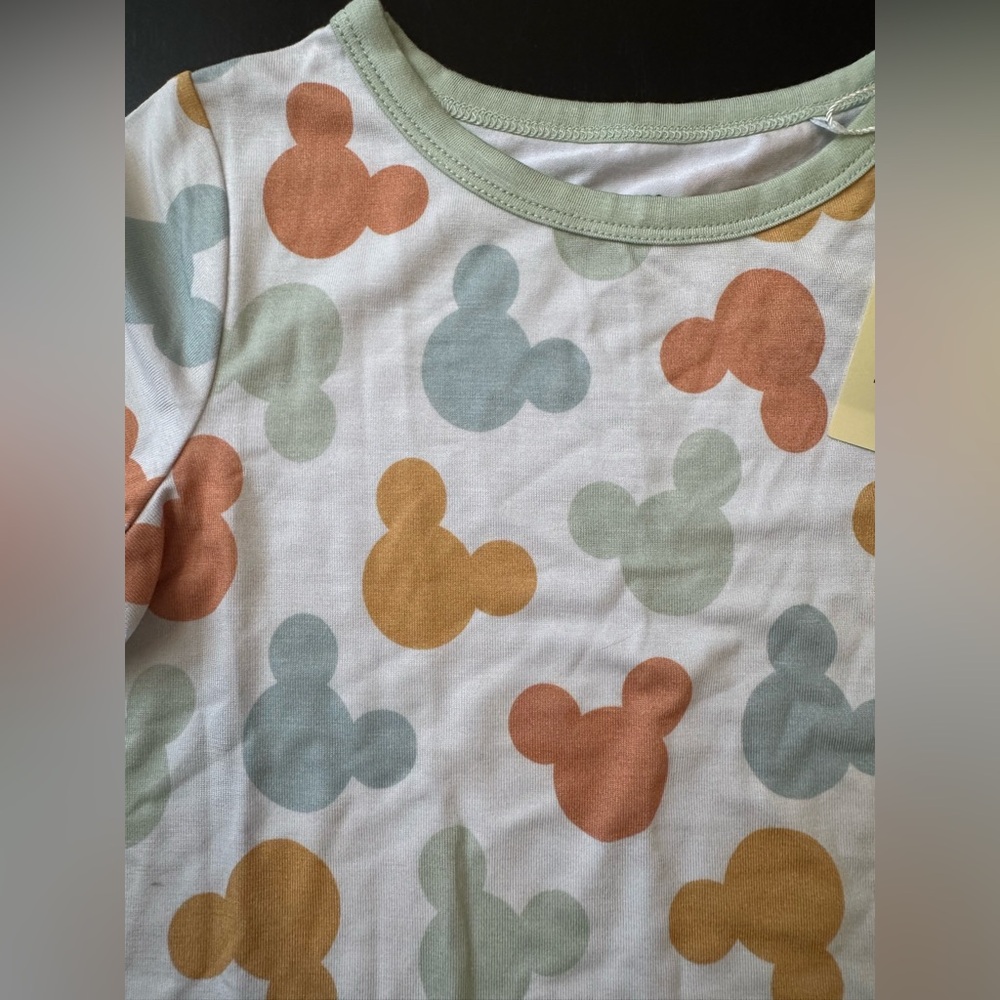 Charlie’s Project/Little Snuggles Disney Two Piece Short Sleeve Pajama Set - Picture 3 of 8